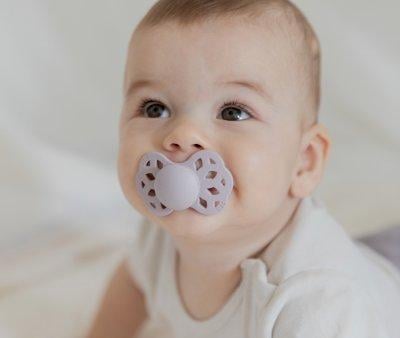 2 BIBS Infinity Pacifiers Symmetrical Ivory/Sage