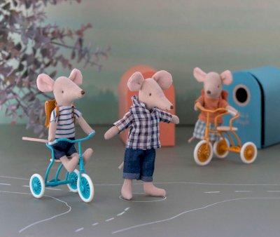 Big Brother Mouse com mochila de triciclo