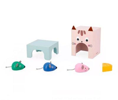 Orienting in Space - The Cat and The Little Mice
