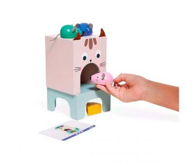 Orienting in Space - The Cat and The Little Mice