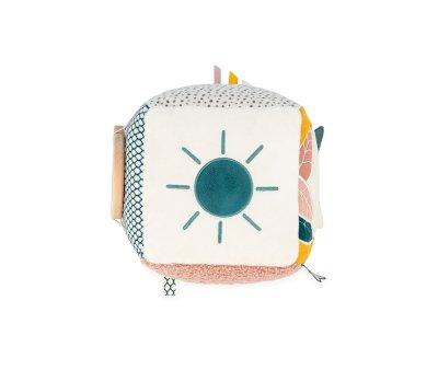 Cubo sensorial para gatinhos