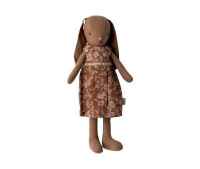 Coelhinho em vestido marrom T2