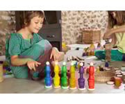 Nins con Cubiletes y Monedas