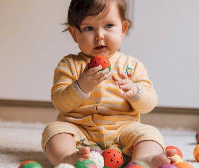 Set 3 Pelotas Sensoriales, Mordedor y Juguete de Bao Fruit Salad