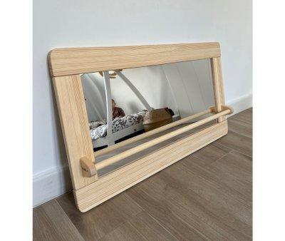 Espejo Montessori Pequeo con Barra de Madera