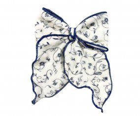 Clipe de cabelo floral Scandi com fita grande 